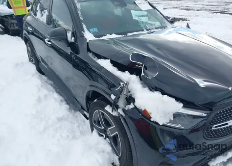 2024 Mercedes-Benz Glc 300 4Matic Suv z USA, uszkodzony, nr VIN W1NKM4HB9RF140979